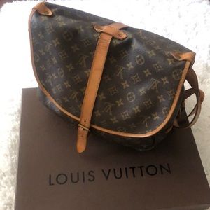 Louis Vuitton Samur 35
